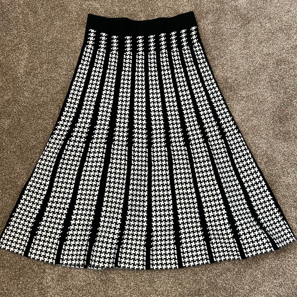 Black and White Houndstooth Skirt